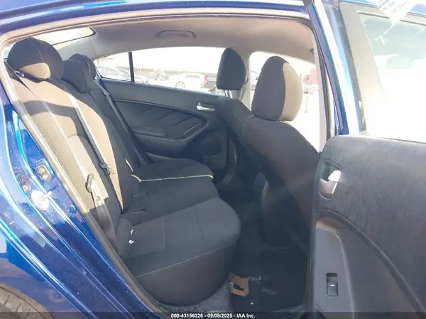 3KPFK4A79JE258324 2018 KIA FORTE - Image 8