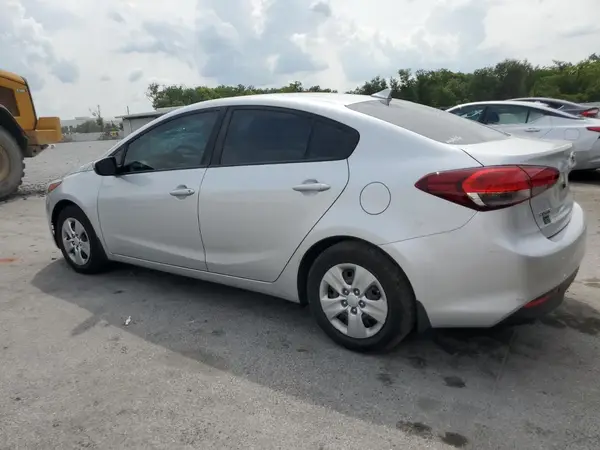 3KPFK4A79JE259019 2018 KIA FORTE - Image 2