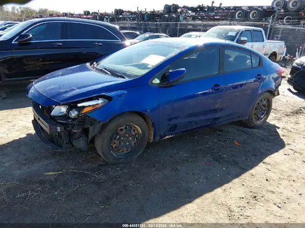 3KPFK4A79JE260011 2018 KIA FORTE - Image 2