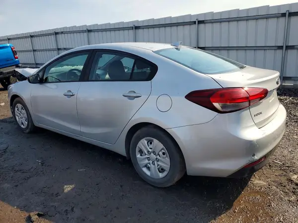 3KPFK4A79JE260154 2018 KIA FORTE - Image 2