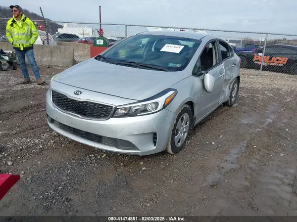 3KPFK4A79JE264480 2018 KIA FORTE - Image 2