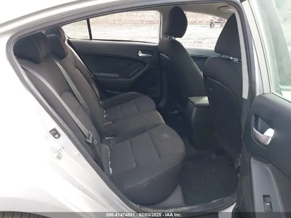 3KPFK4A79JE264480 2018 KIA FORTE - Image 8