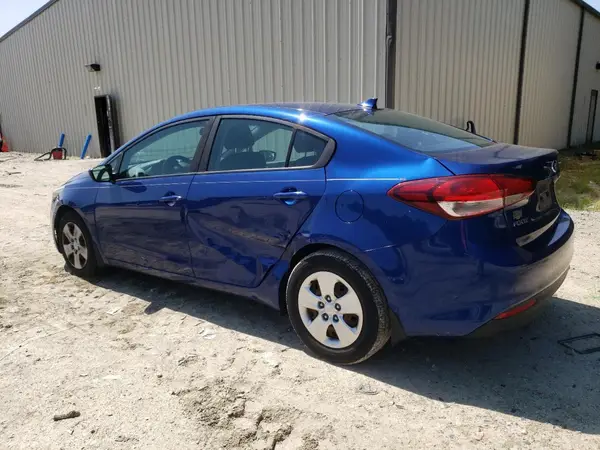 3KPFK4A79JE265581 2018 KIA FORTE - Image 2