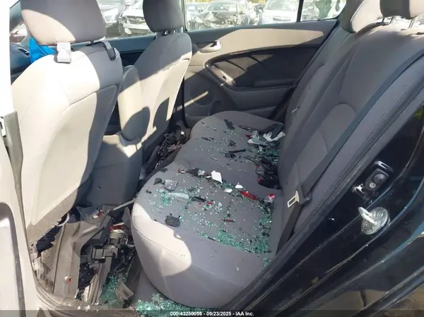 3KPFK4A79JE265919 2018 KIA FORTE - Image 8