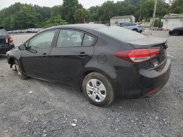 3KPFK4A79JE266035 2018 KIA FORTE - Image 2