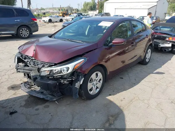 3KPFK4A79JE266097 2018 KIA FORTE - Image 2