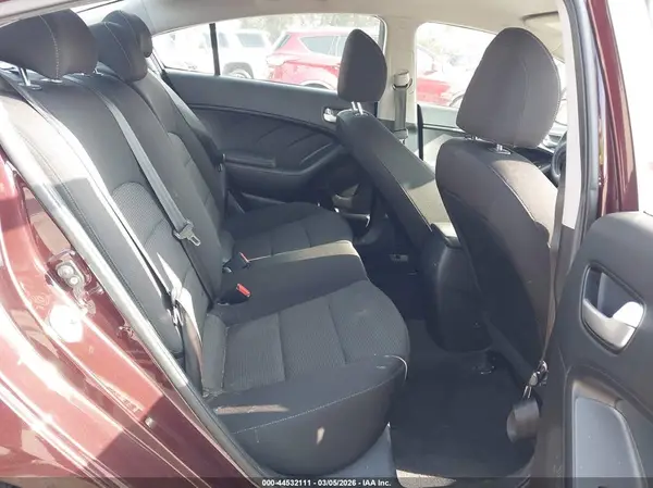 3KPFK4A79JE266097 2018 KIA FORTE - Image 8
