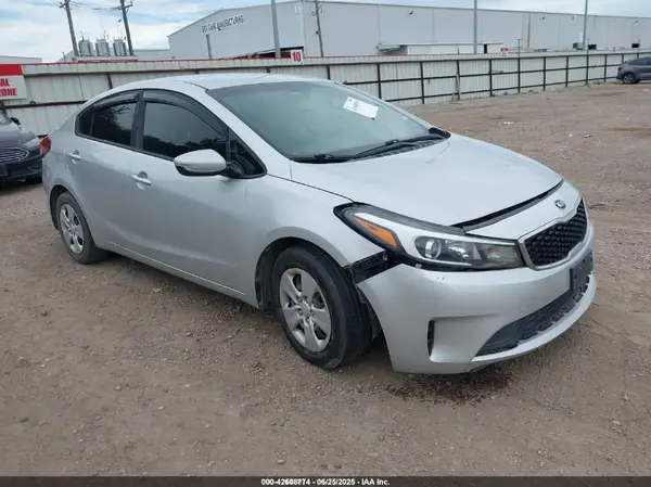 3KPFK4A79JE266231 2018 KIA FORTE - Image 1
