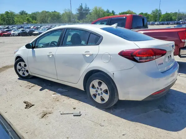 3KPFK4A79JE266553 2018 KIA FORTE - Image 2