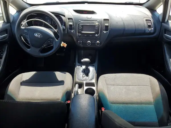3KPFK4A79JE266553 2018 KIA FORTE - Image 8