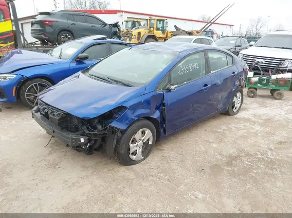 3KPFK4A79JE266696 2018 KIA FORTE - Image 2