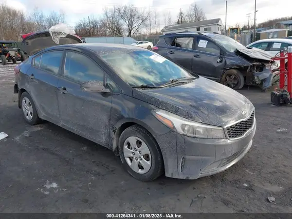 3KPFK4A79JE266794 2018 KIA FORTE - Image 1