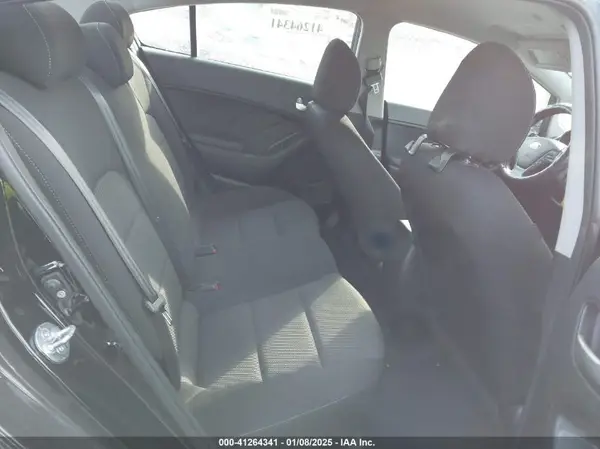 3KPFK4A79JE266794 2018 KIA FORTE - Image 8