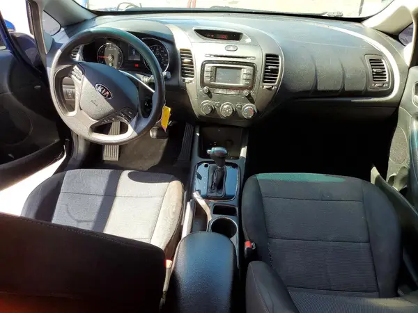 3KPFK4A79JE268853 2018 KIA FORTE - Image 8