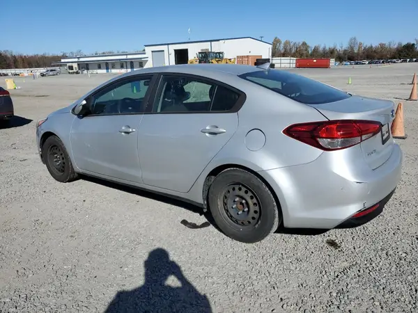 3KPFK4A79JE270621 2018 KIA FORTE - Image 2