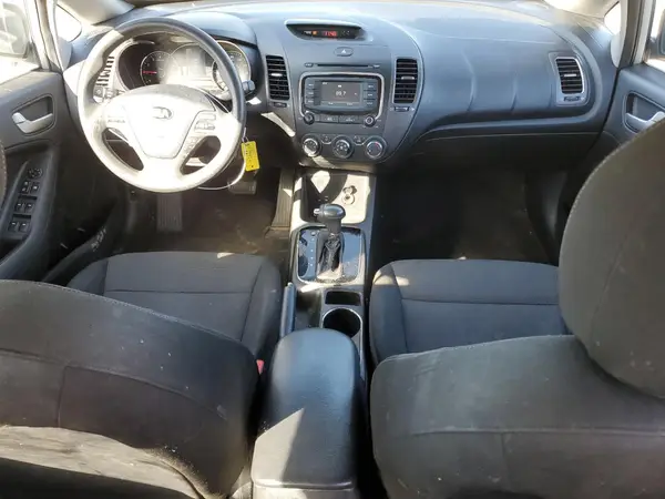 3KPFK4A79JE270621 2018 KIA FORTE - Image 8