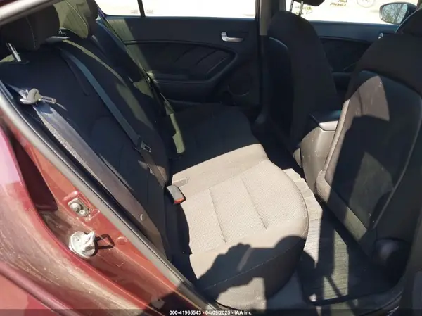 3KPFK4A79JE271400 2018 KIA FORTE - Image 8