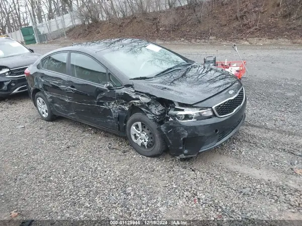 3KPFK4A79JE271624 2018 KIA FORTE - Image 1