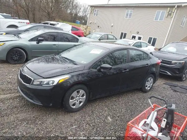 3KPFK4A79JE271624 2018 KIA FORTE - Image 2