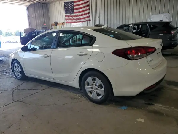 3KPFK4A79JE272465 2018 KIA FORTE - Image 2