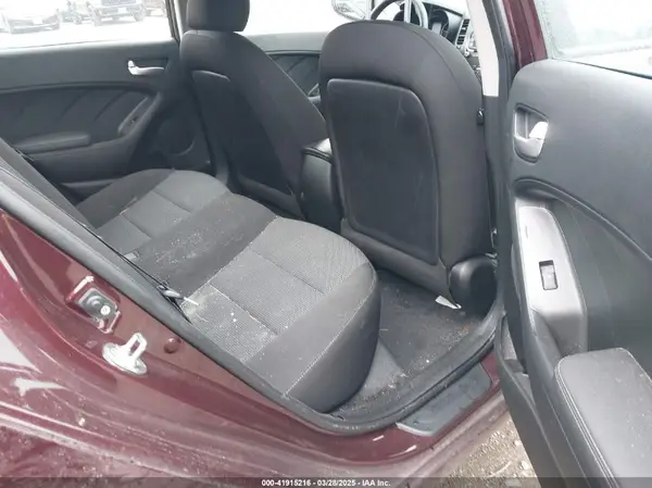 3KPFK4A79JE273759 2018 KIA FORTE - Image 8
