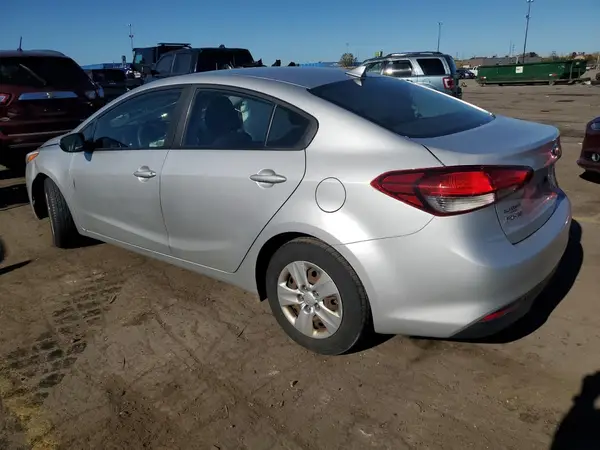 3KPFK4A79JE274118 2018 KIA FORTE - Image 2