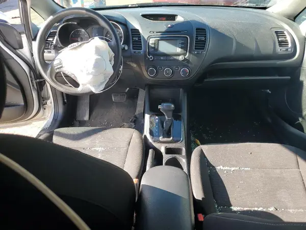 3KPFK4A79JE274118 2018 KIA FORTE - Image 8