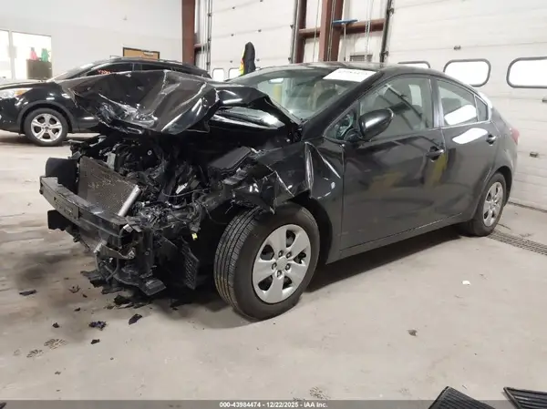 3KPFK4A79JE274443 2018 KIA FORTE - Image 2