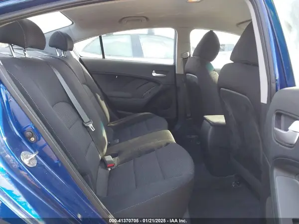 3KPFK4A79JE275687 2018 KIA FORTE - Image 8