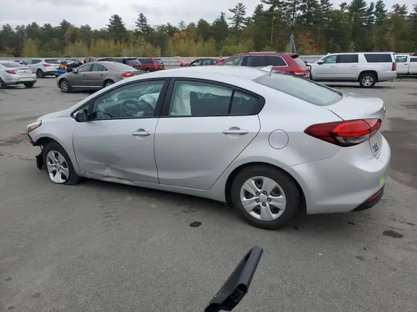 3KPFK4A79JE275723 2018 KIA FORTE - Image 2