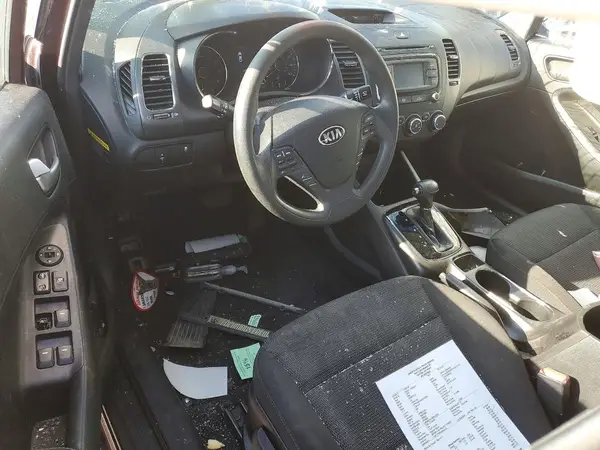 3KPFK4A79JE276368 2018 KIA FORTE - Image 8