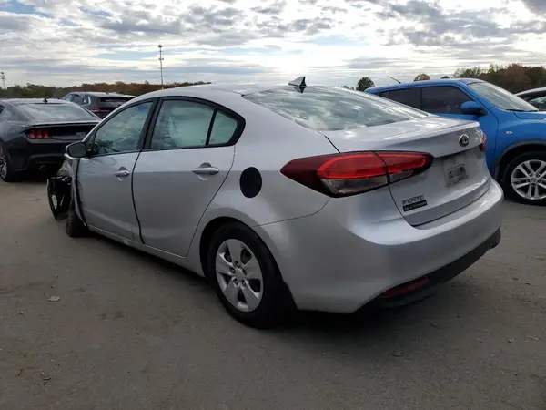 3KPFK4A79JE280615 2018 KIA FORTE - Image 2