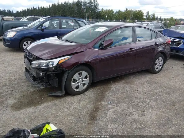 3KPFK4A79JE281392 2018 KIA FORTE - Image 2