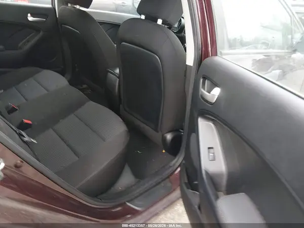 3KPFK4A79JE281392 2018 KIA FORTE - Image 8