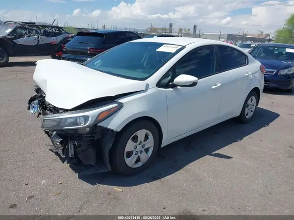 3KPFK4A79JE281814 2018 KIA FORTE - Image 2