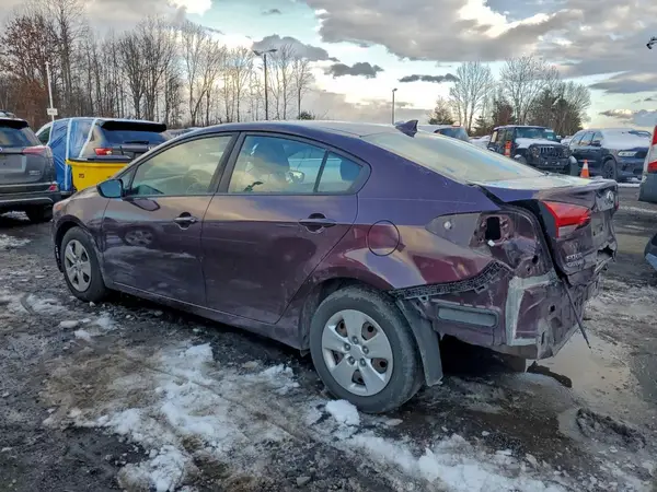 3KPFK4A79JE282137 2018 KIA FORTE - Image 2