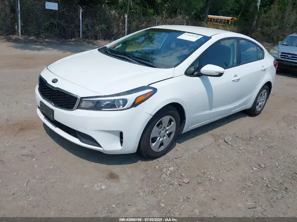 3KPFK4A79JE282400 2018 KIA FORTE - Image 2