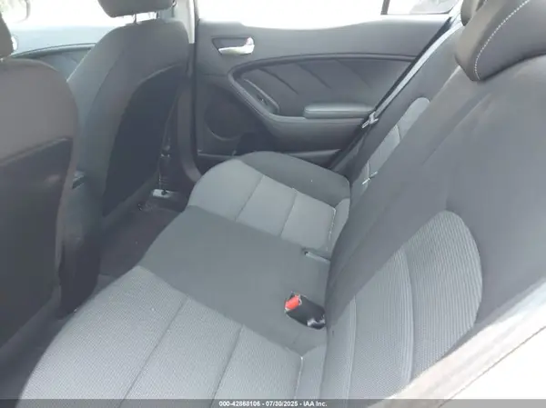 3KPFK4A79JE282400 2018 KIA FORTE - Image 8