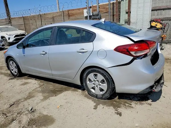 3KPFK4A79JE282509 2018 KIA FORTE - Image 2