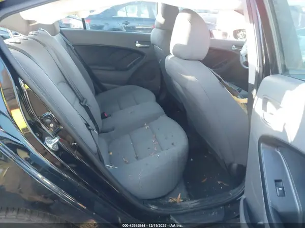 3KPFK4A79JE283529 2018 KIA FORTE - Image 8