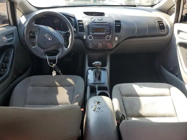 3KPFK4A7XHE006107 2017 KIA FORTE - Image 8