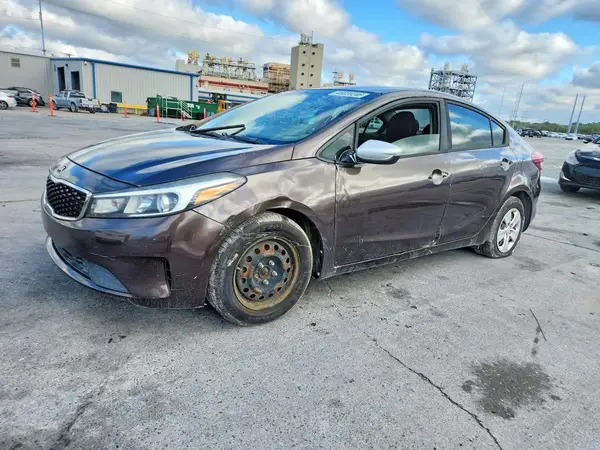 3KPFK4A7XHE006558 2017 KIA FORTE - Image 1