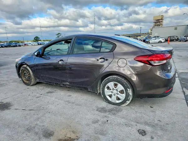 3KPFK4A7XHE006558 2017 KIA FORTE - Image 2