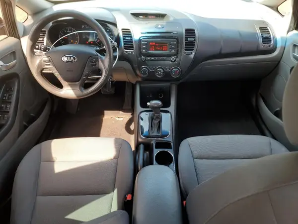 3KPFK4A7XHE009590 2017 KIA FORTE - Image 8