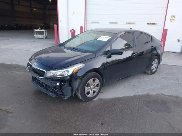 3KPFK4A7XHE010089 2017 KIA FORTE - Image 2