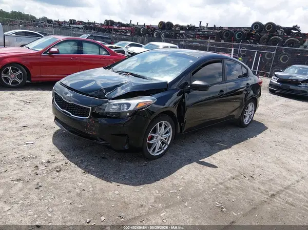 3KPFK4A7XHE010576 2017 KIA FORTE - Image 2