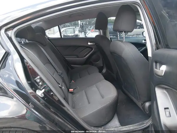 3KPFK4A7XHE010576 2017 KIA FORTE - Image 8