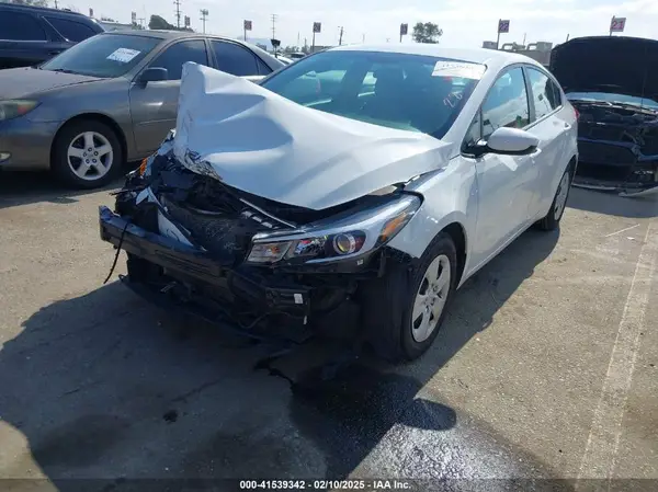 3KPFK4A7XHE011873 2017 KIA FORTE - Image 2