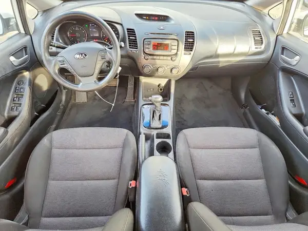3KPFK4A7XHE011890 2017 KIA FORTE - Image 8