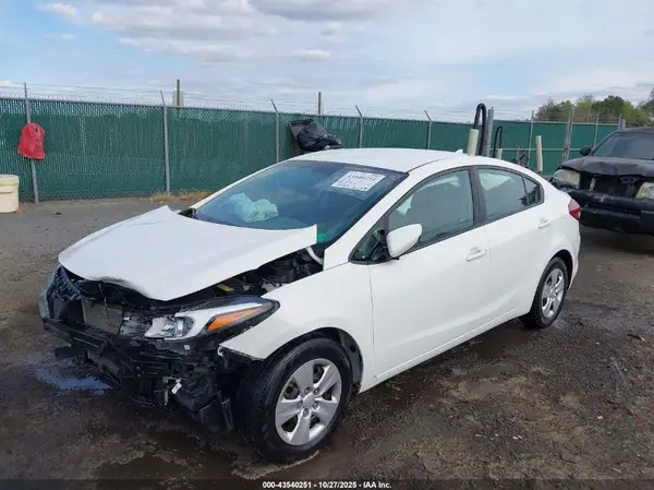 3KPFK4A7XHE015468 2017 KIA FORTE - Image 2